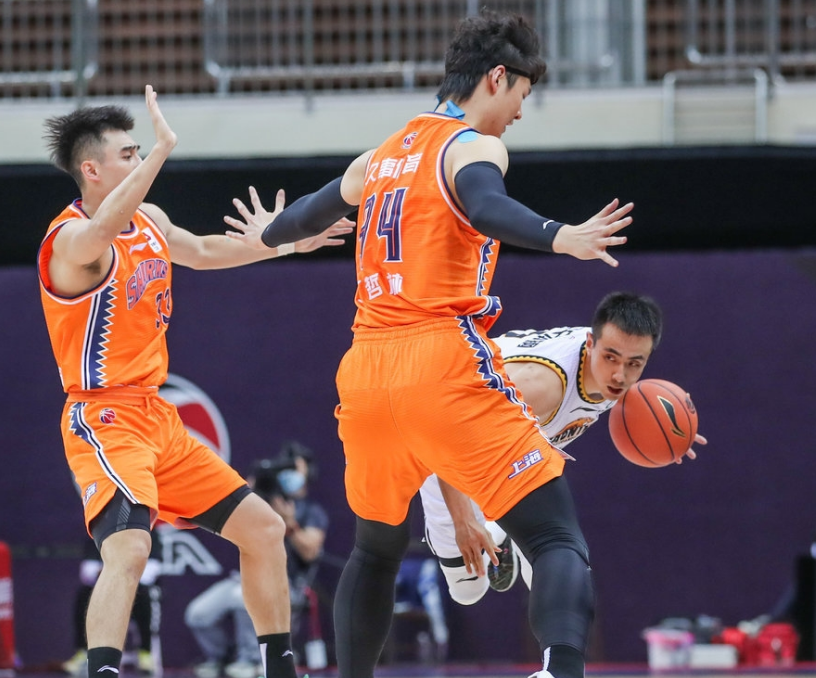 莱切斯特客场全取三分,遭遇强劲对手轻松逆转取胜,表现亮眼的简单介绍 莱切斯特客场全取三分,遭遇强劲对手轻松逆转取胜,表现亮眼的简单介绍