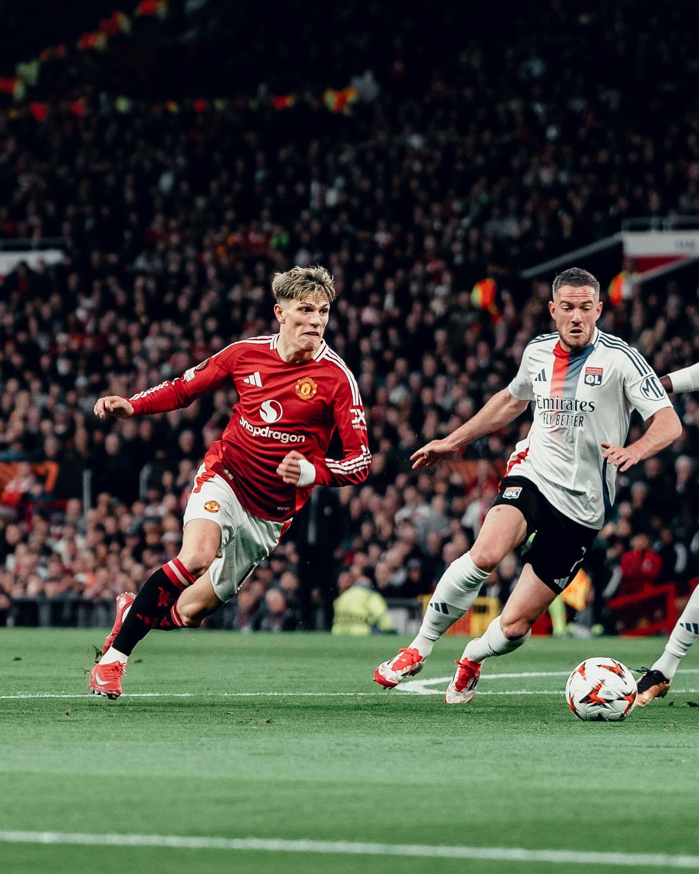 欧国联比赛现场热闹,球迷尖叫助威声声传,引发热议的简单介绍 欧国联比赛现场热闹,球迷尖叫助威声声传,引发热议的简单介绍