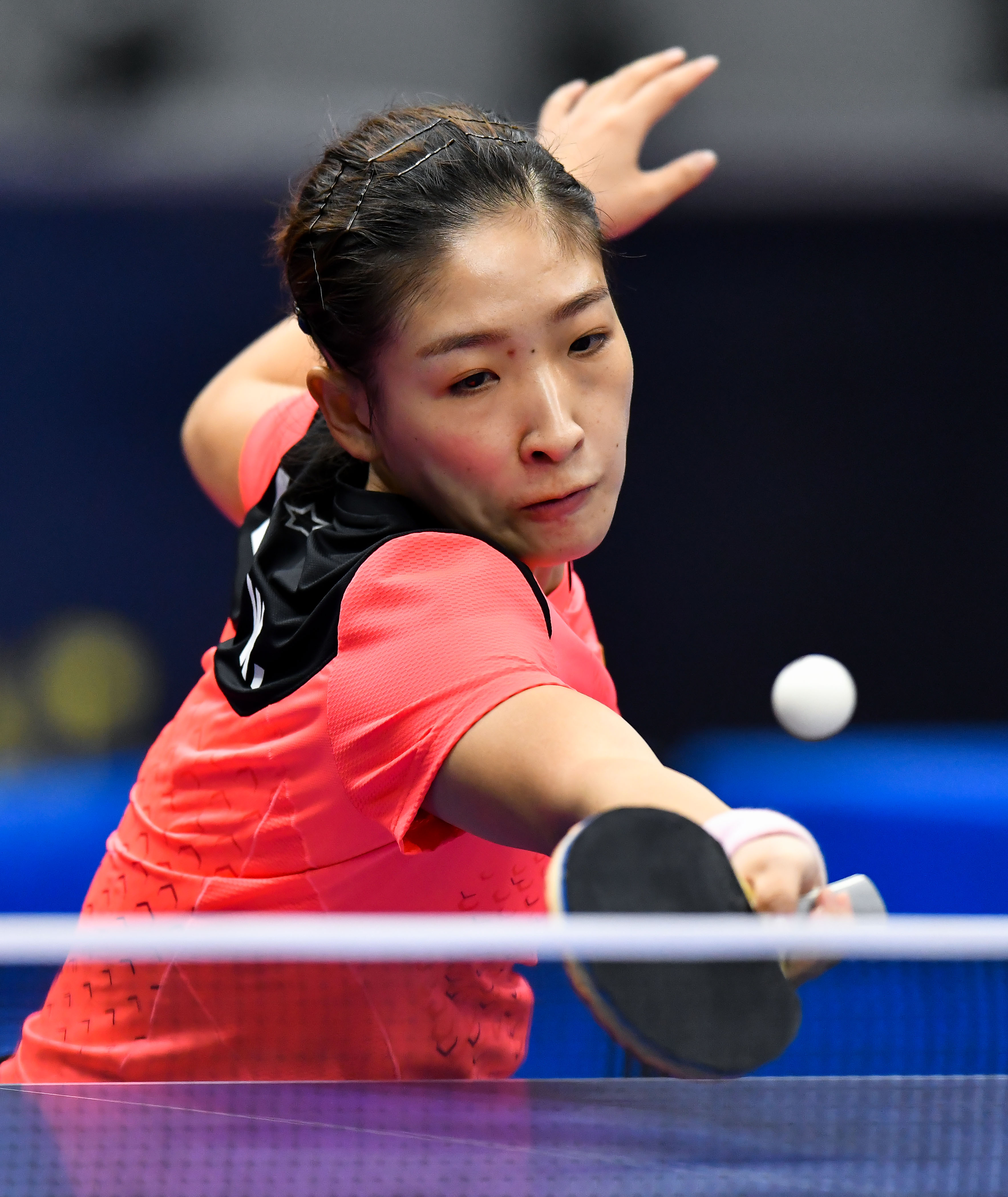 刘诗雯战胜日本选手,蝉联女单乒乓球冠军,表现亮眼 刘诗雯战胜日本选手,蝉联女单乒乓球冠军,表现亮眼