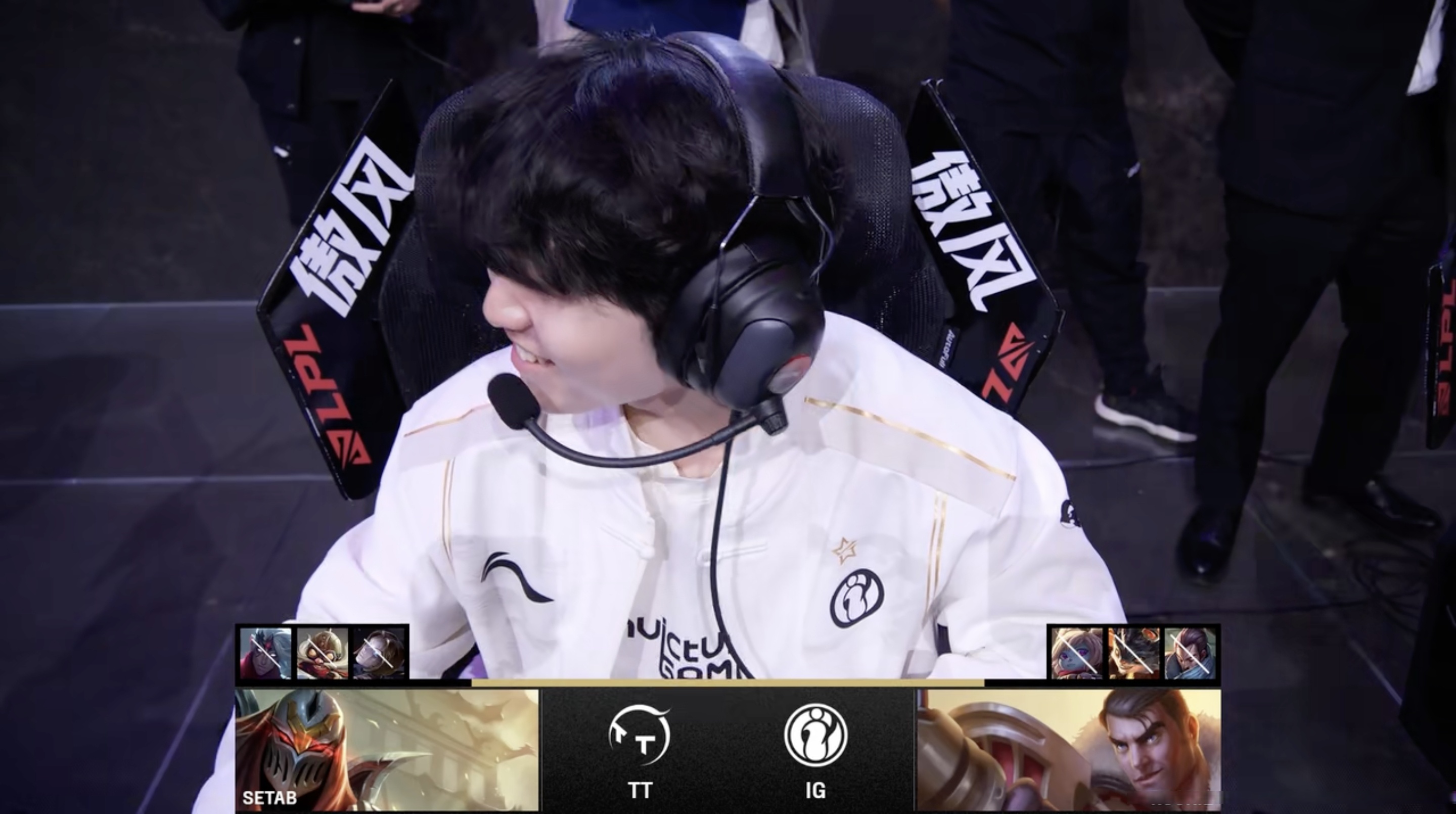 TSM绝杀EDG,Xiaohu团战一打五激烈交锋淘汰赛,让粉丝疯狂欢呼 TSM绝杀EDG,Xiaohu团战一打五激烈交锋淘汰赛,让粉丝疯狂欢呼