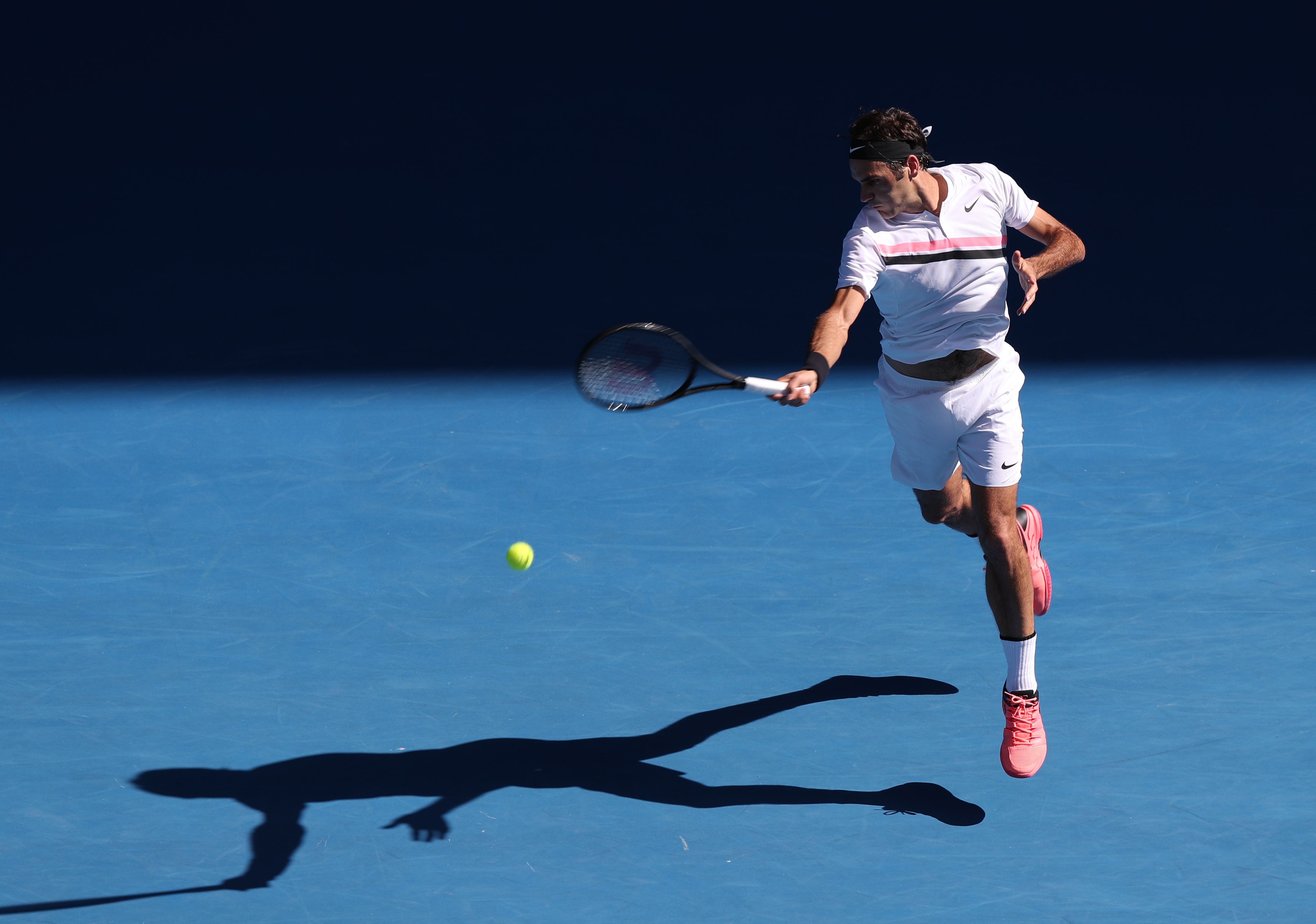 英国网球队完胜世界网球队,费德勒统治全场 英国网球队完胜世界网球队,费德勒统治全场