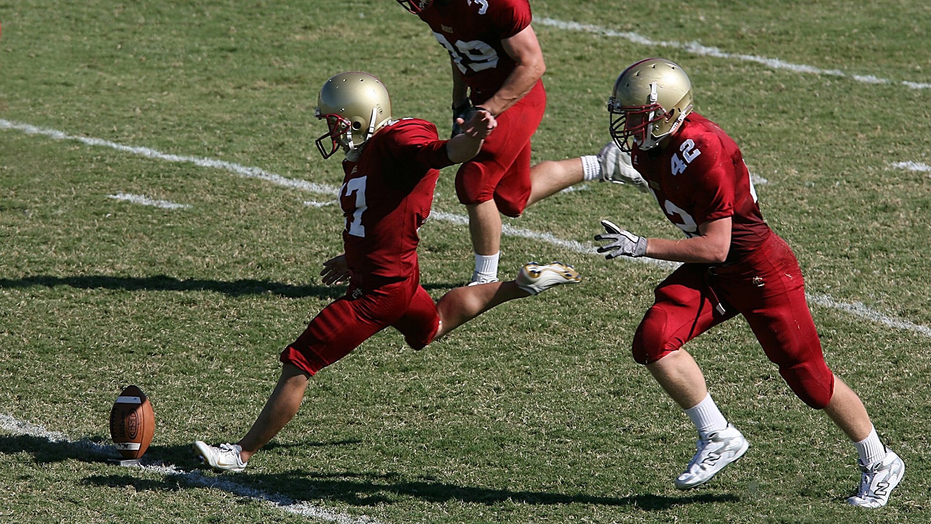 当团队铁壁撞上个人神迹,詹姆斯与库里的篮球哲学碰撞